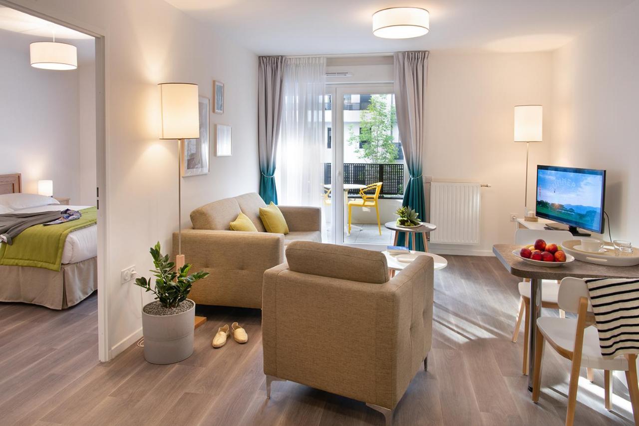 Domitys - Galilee Aparthotel Cergy Bagian luar foto